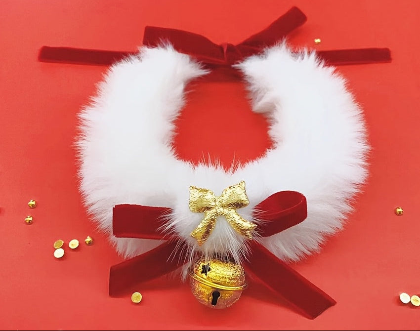 White fluffy wreath with gold bell and bow on a red background with 'Merry Christmas' text